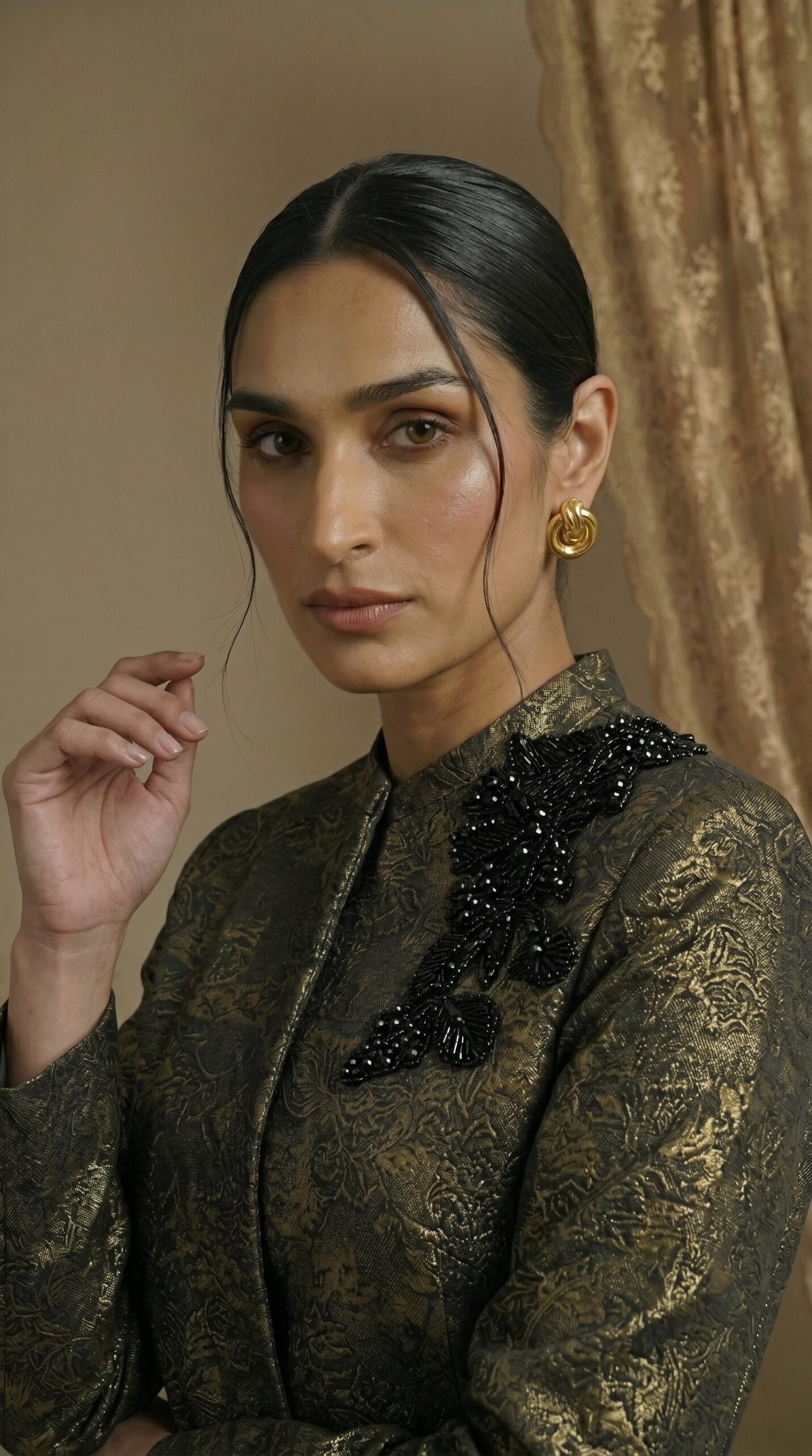 Aurelia Black & Gold Pleated Set - Image 2